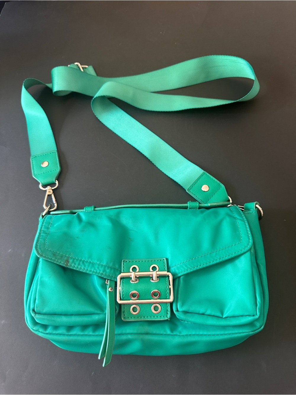 Vibrant Emerald Green Buckle Crossbody Bag magnetic closure